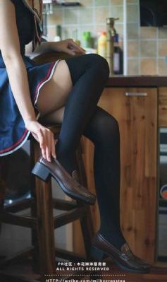 双乳被压在落地窗前做_1080手机免费观看完整