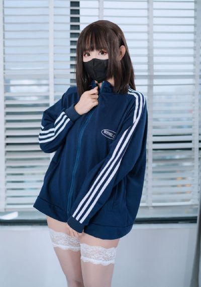 女学霸脱了内裤趴着光屁股打_1080免费观看最新